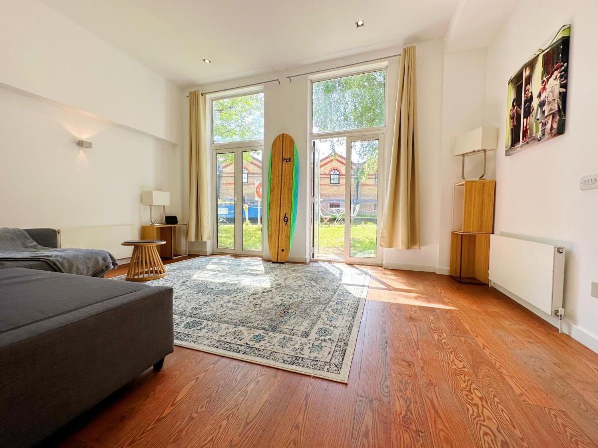Portobello Dock Canalside Apartment London Exterior photo